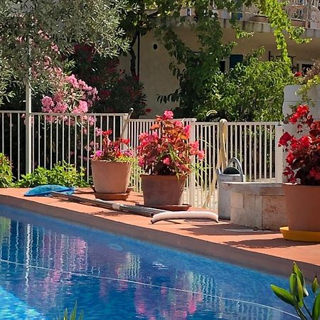 La Maison-Es-Maisons. Valréas المظهر الخارجي الصورة